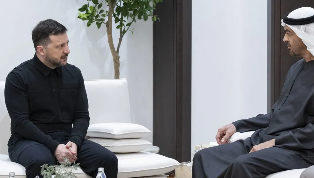 بن زايد: الإمارات ستواصل الدفاع عن سيادتها بكل قوة وثبات في مواجهة الاعتداءات الإرهابية الإيرانية