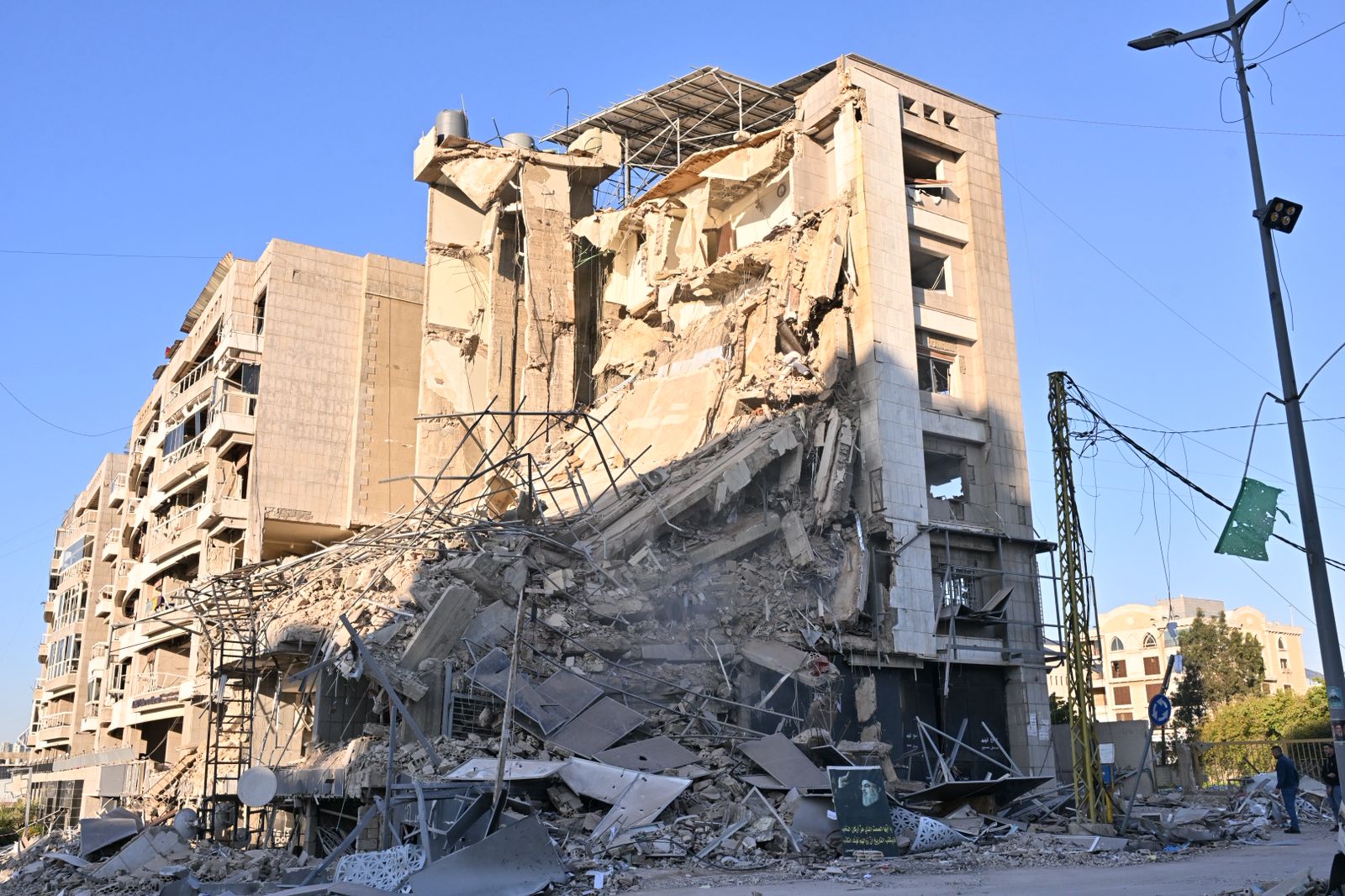 دمار كبير في الضاحية الجنوبية لبيروت (نبيل اسماعيل)