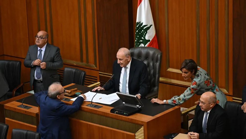 "جماعة إسرائيل" تشعل البرلمان اللبناني... سجال وشتائم