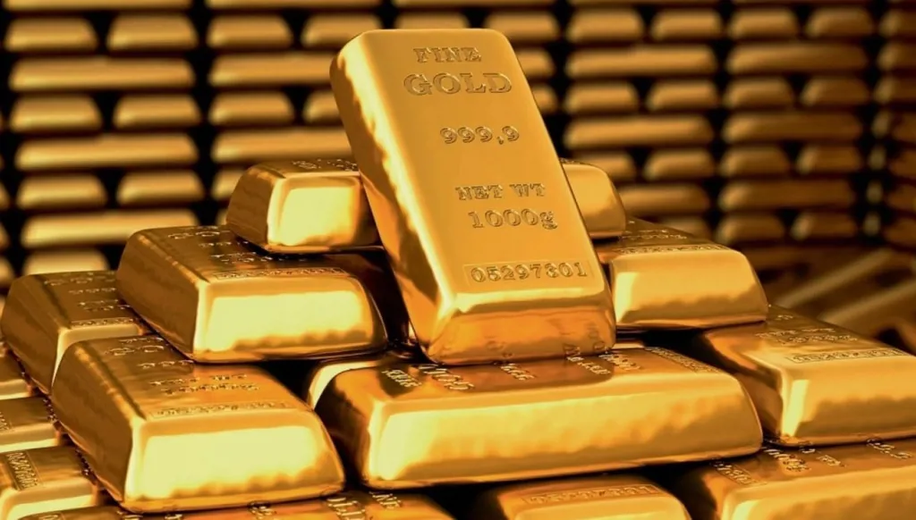 بعد ارتفاع قياسي الأسبوع الفائت... الذهب يهبط بأكثر من 1%