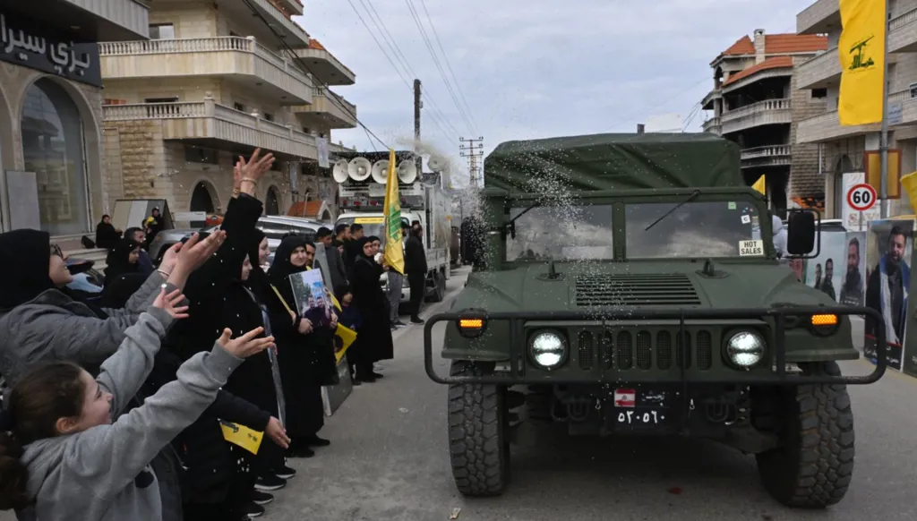 قوافل الجنوبيين العائدين اصطدمت برصاص الإسرائيليين... ماكرون يدعو نتنياهو للانسحاب والجيش يوسع انتشاره