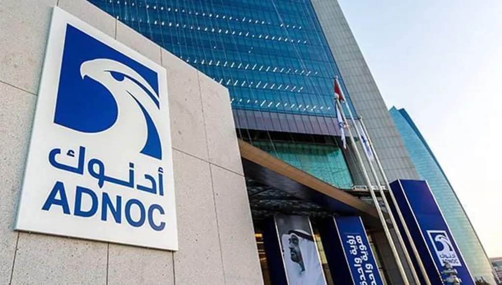 أدنوك تعلن تعرض سفينة تابعة لها للاستهداف بصاروخ أثناء عبورها مضيق هرمز