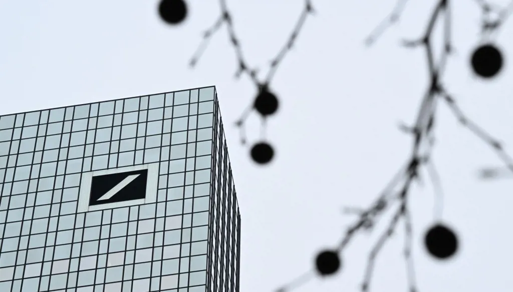 في ألمانيا... مداهمة مكاتب "دويتشه بنك" على خلفية شبهات بتبييض أموال