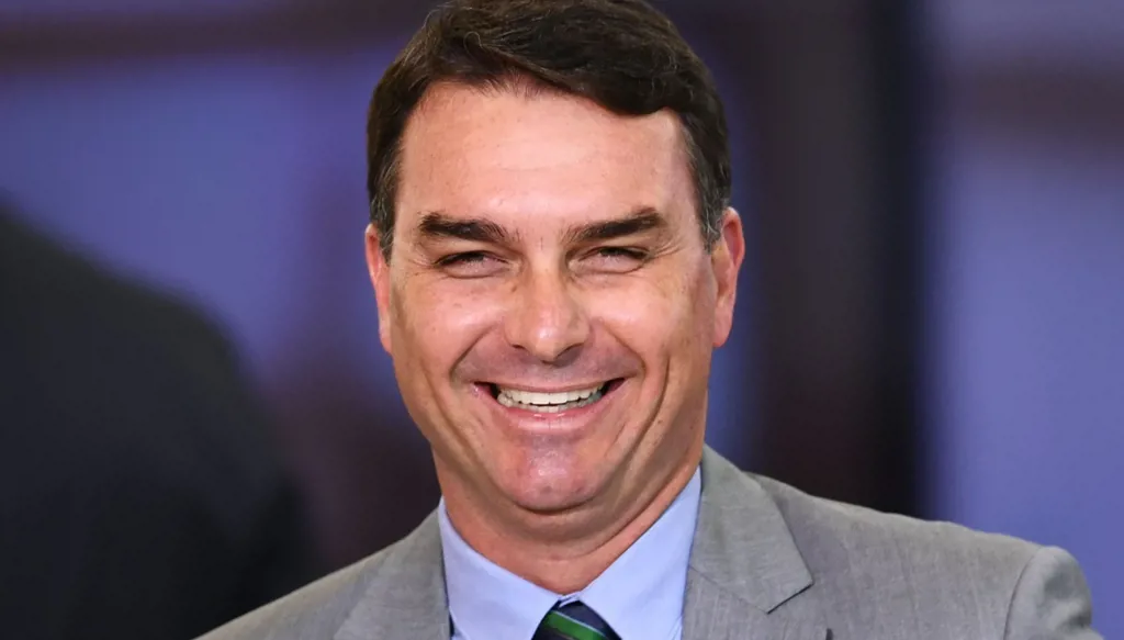 بولسونارو يختار ابنه وريثاً سياسياً له