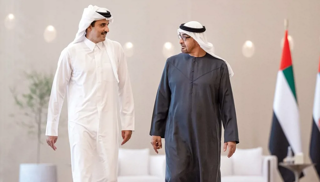 محمد بن زايد وتميم بن حمد يبحثان هاتفياً التصعيد العسكري في المنطقة