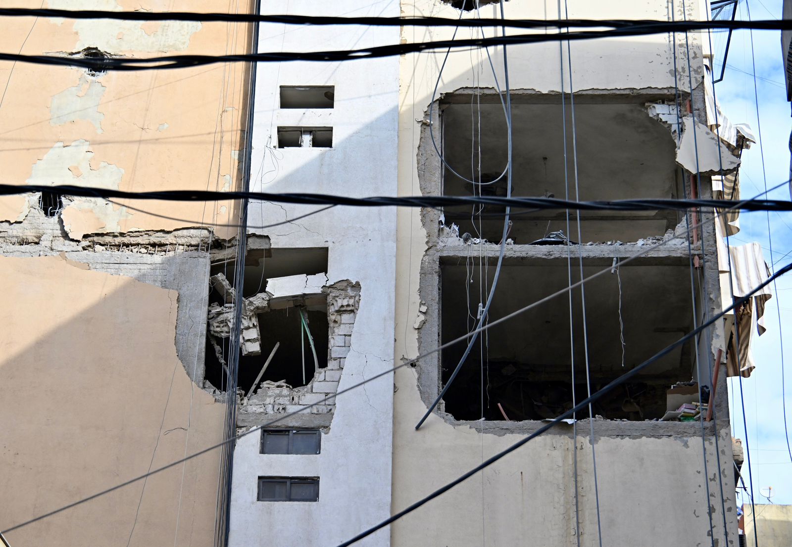 الشقة المستهدفة في الضاحية (حسام شبارو).