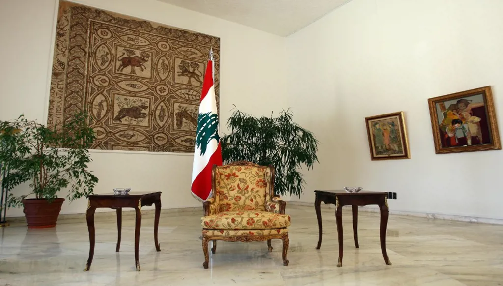 أحد المرشحين المصرفيين جاء إلى لبنان بدفع من ماكرون؟