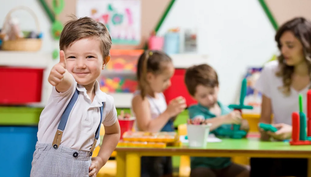 اليوم الأول في المدرسة... محطة عاطفية لا تخلو من التوتر