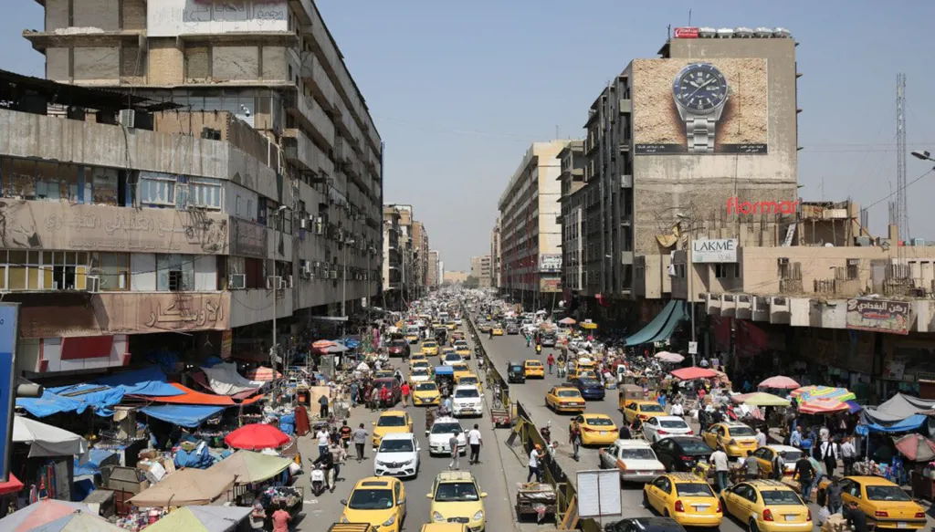 أزمة سيولة في العراق: تأخر رواتب الموظفين يثير القلق الشعبي