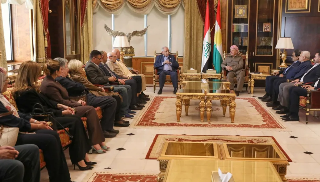 بارزاني يلتقي عدداً من الكتّاب والمثقّفين العرب... بحث في الثقافة والسياسة