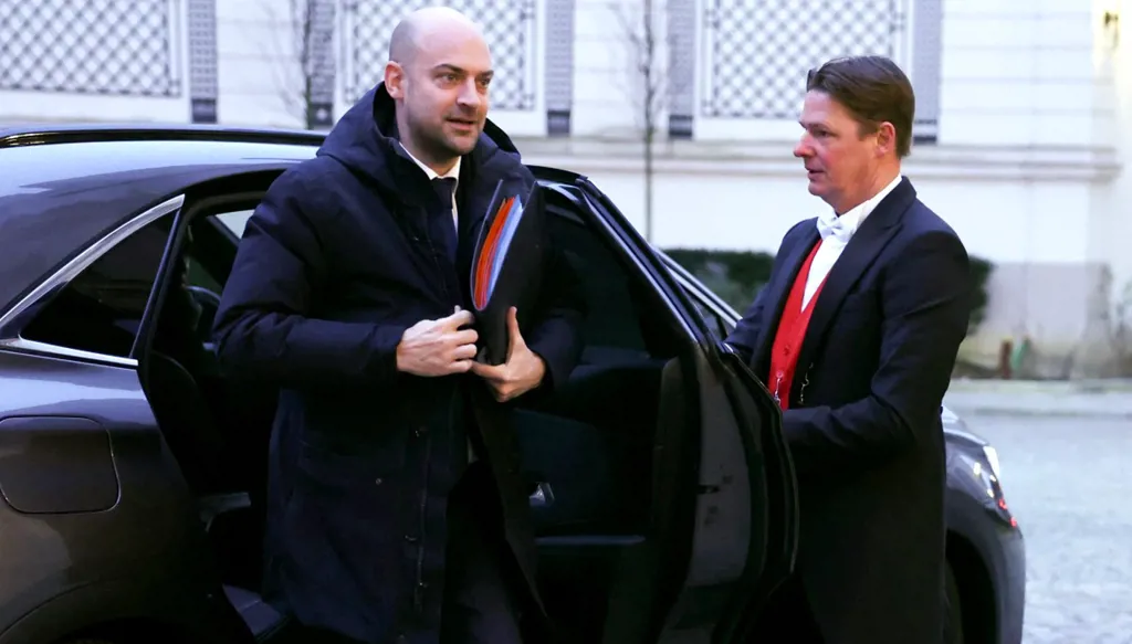 ملف غرينلاند... فرنسا: نعمل على خطّة للرد على تهديد أميركا