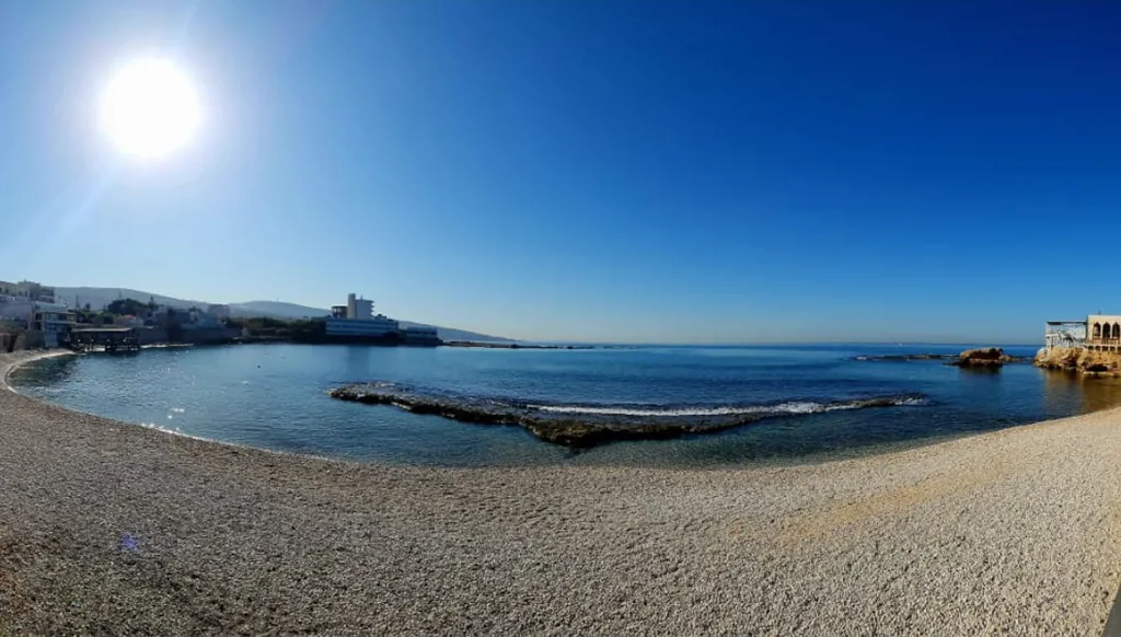 شاطئ البحصة - البترون. (ميشال حلاق)