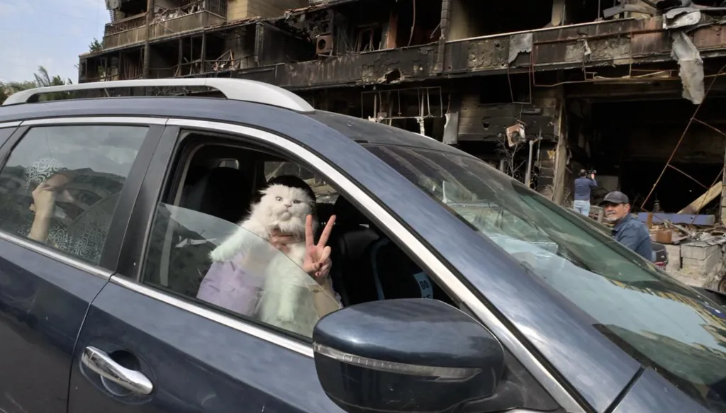 مواطنون يعودون الى الضاحية (نبيل اسماعيل)