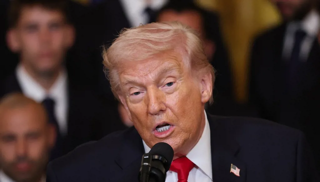 العدل الأميركية تنشر وثائق تتضمن اتهامات لترامب في قضية إبستين