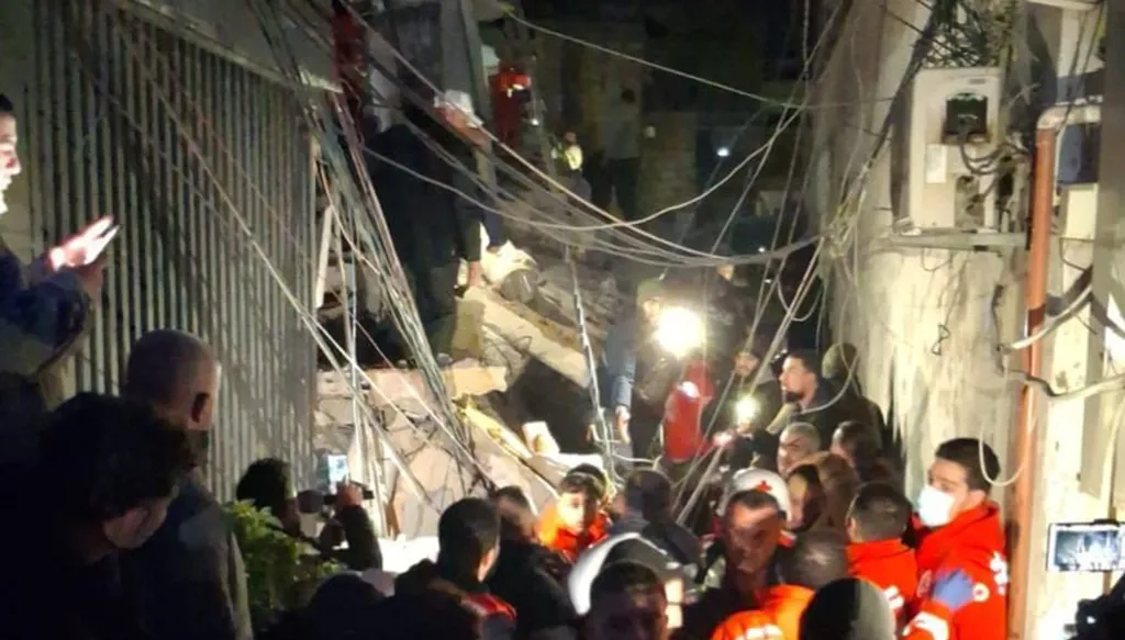 انهيار مبنى سكني في القبة- طرابلس شمالي لبنان (فيديو وصور)