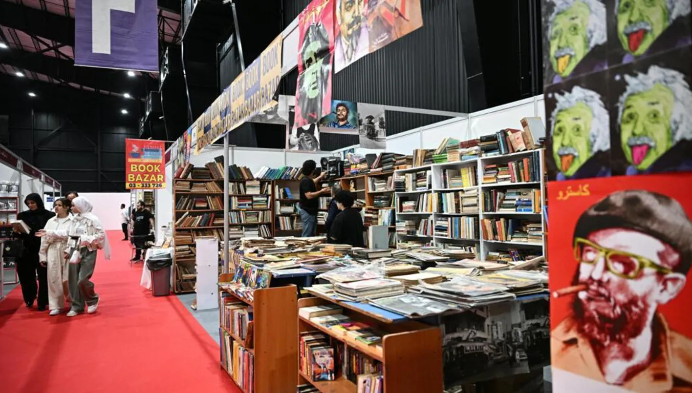 إقبال على شراء الكتب في معرض بيروت العربي الدولي للكتاب