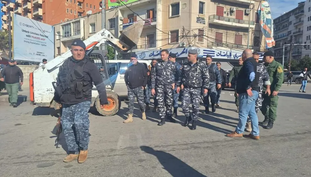 بالصور- في طرابلس... حملة لإزالة المخالفات والبسطات