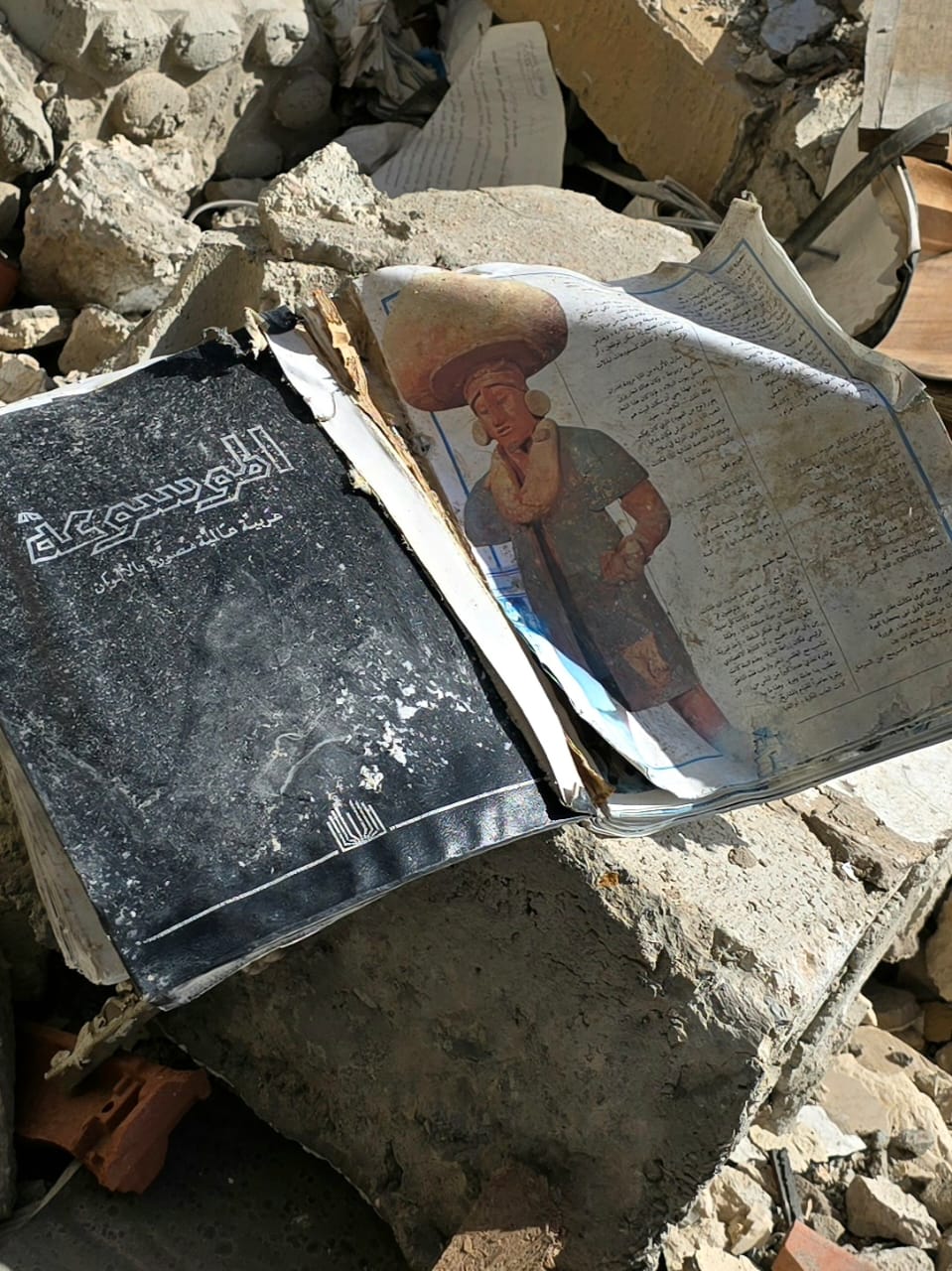 ما تبقى من مكتبة الثانوية (أحمد منتش)