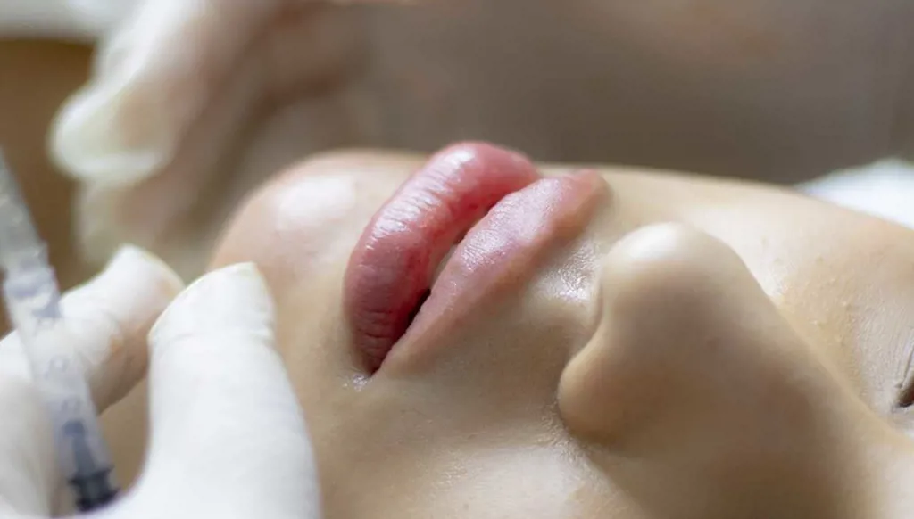 شوّه وجه إحدى الزبونات... إقفال مركز تجميل غير مرخّص