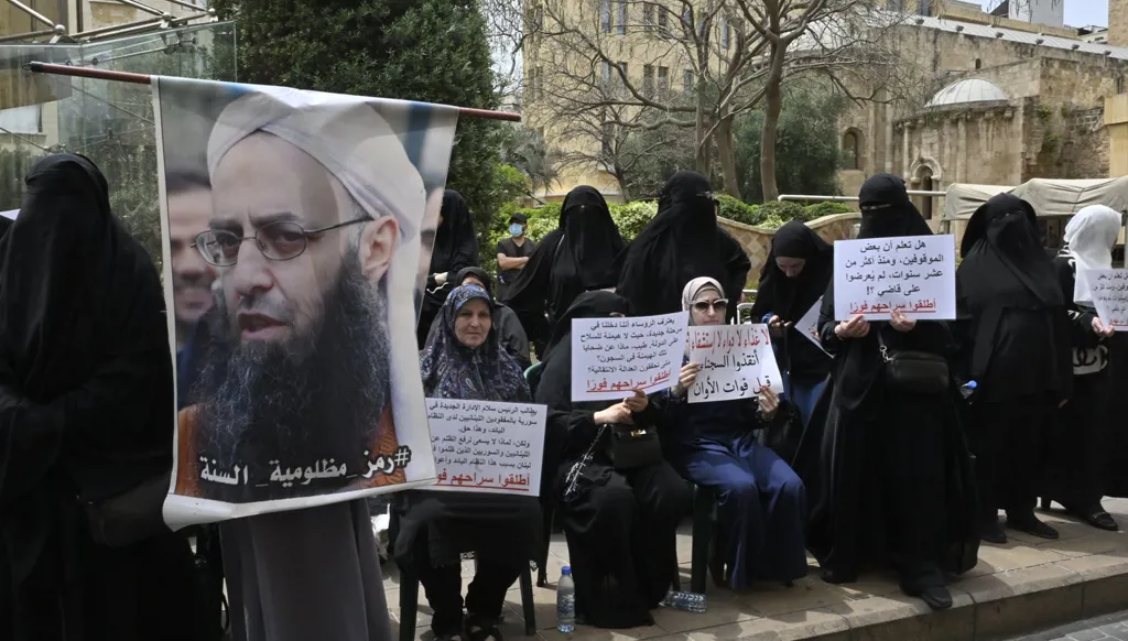 وقفة لأهالي الموقوفين الإسلاميين في بيروت... وتمرّد "محدود" في روميه (صور)