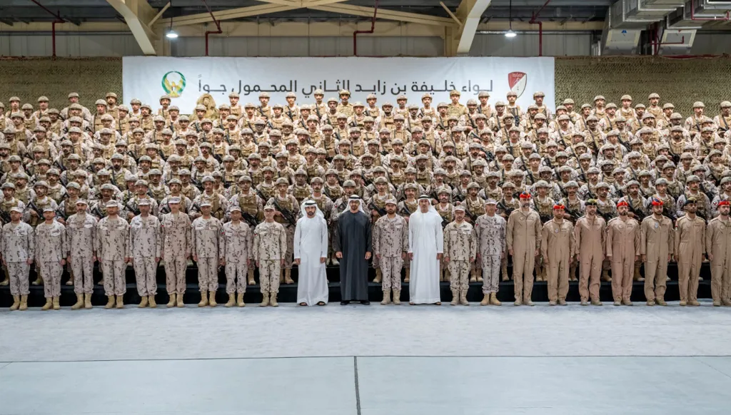 الرئيس الإماراتي: تطوير القوات المسلّحة أولوية استراتيجية للدفاع عن الدولة والمحافظة على أمنها واستقرارها