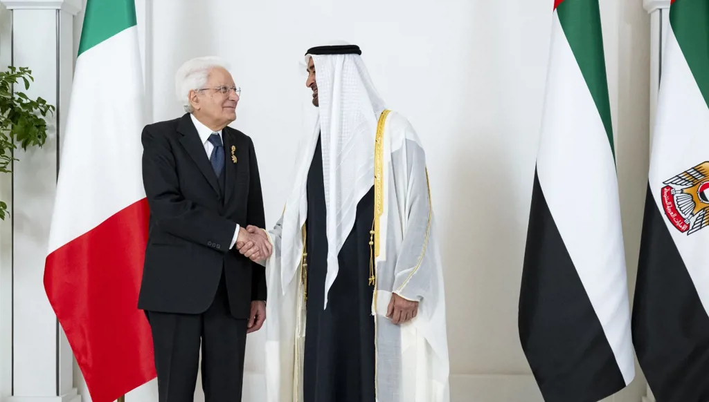 الرئيس الإماراتي ونظيره الإيطالي يؤكّدان أهمية تعزيز الحوار والحلول الدبلوماسية للأزمات والصراعات