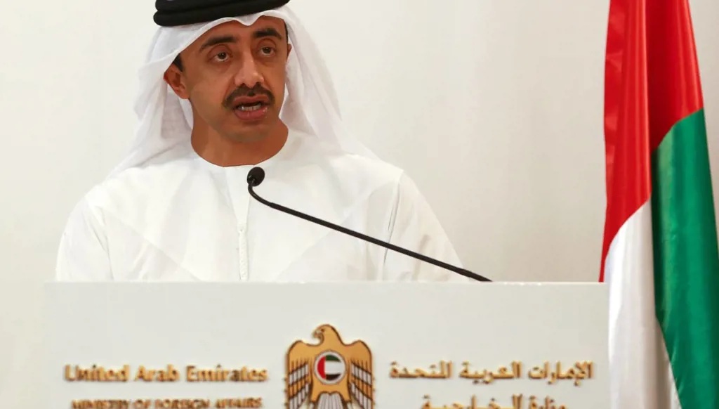 عبدالله بن زايد يجري اتصالات لبحث تداعيات استهداف إيران ويؤكّد ‏أهمية ضبط النفس وتغليب الدبلوماسية