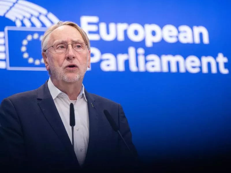 بيرند لانغ (إكس)