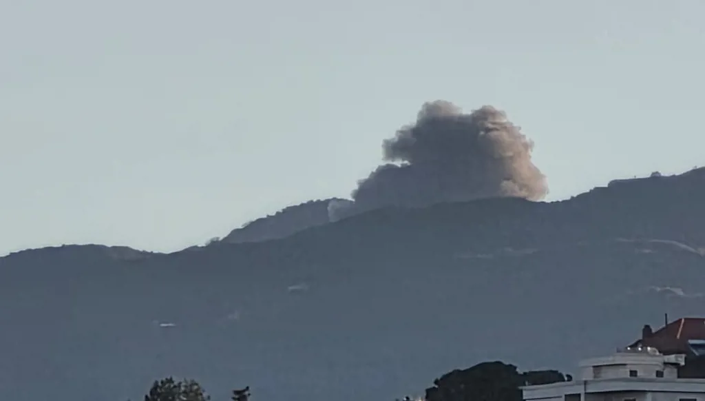 غارات إسرائيلي صباحية على جنوب لبنان... الجيش الإسرائيلي: نهاجم بنى تحتية لحزب الله