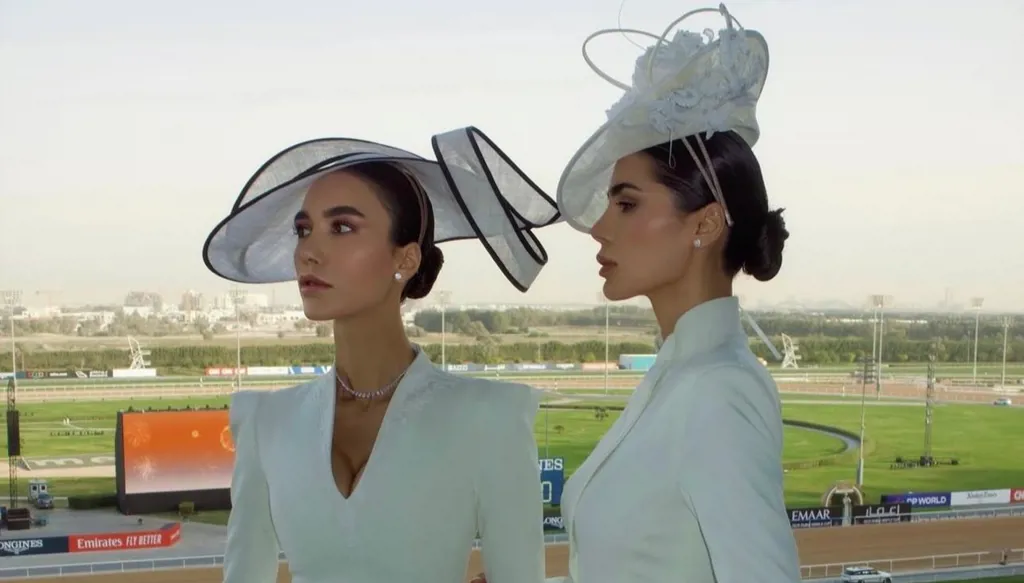 بأناقة تحاكي الأميرات… نادين وفرح عبدالعزيز تتألّقان في كأس دبي العالمي للخيول