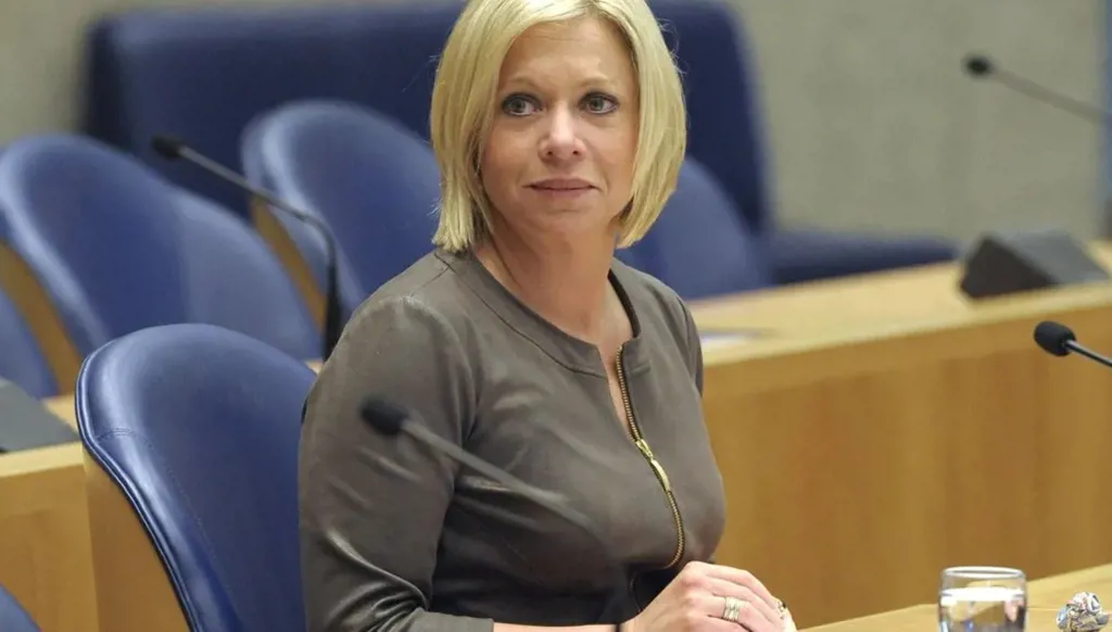 جينين هينيس-بلاسخارت.