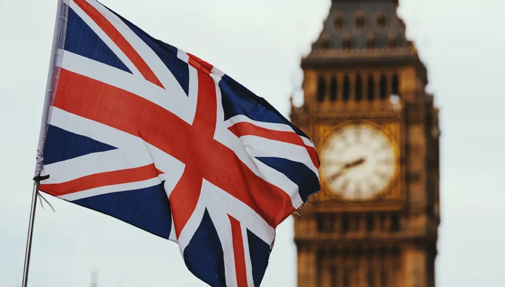 بريطانيا توقف موقتاً طلبات اللجوء للسوريين