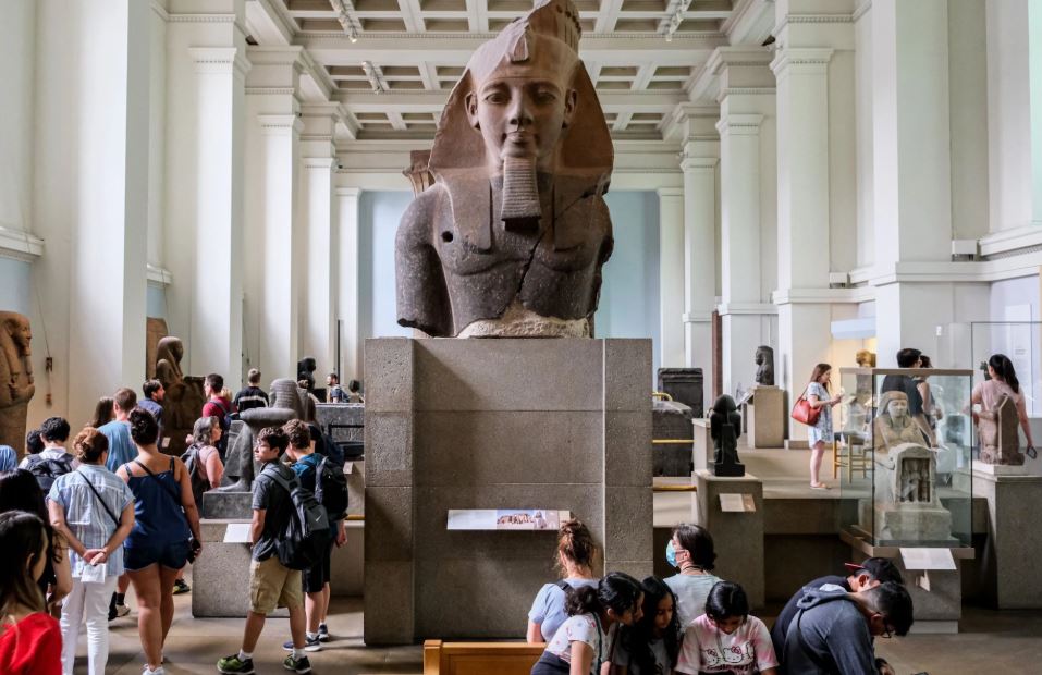 معرض المنحوتات المصرية في المتحف البريطاني، (وكالات).