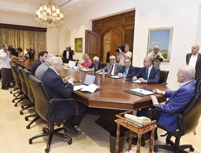 Le Président du Parlement, Nabih Berri, préside une réunion du Bureau du Parlement au palais d'Ain El Tineh hier.