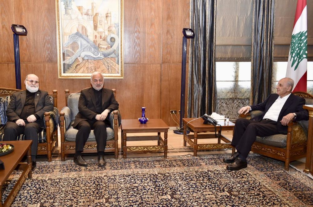 Le Président du Parlement Nabih Berri lors de sa rencontre avec le Vice-Ministre des Affaires Étrangères iranien Vahid Jalalzadeh et la délégation qui l'accompagne.