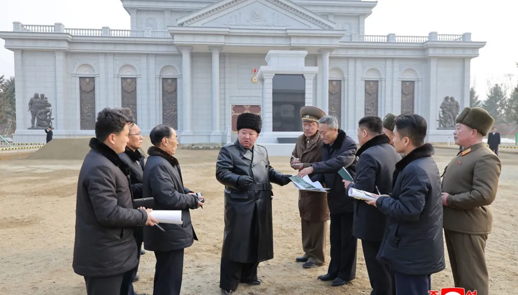 كيم جونغ أون يشيد بجنوده المقاتلين إلى جانب روسيا