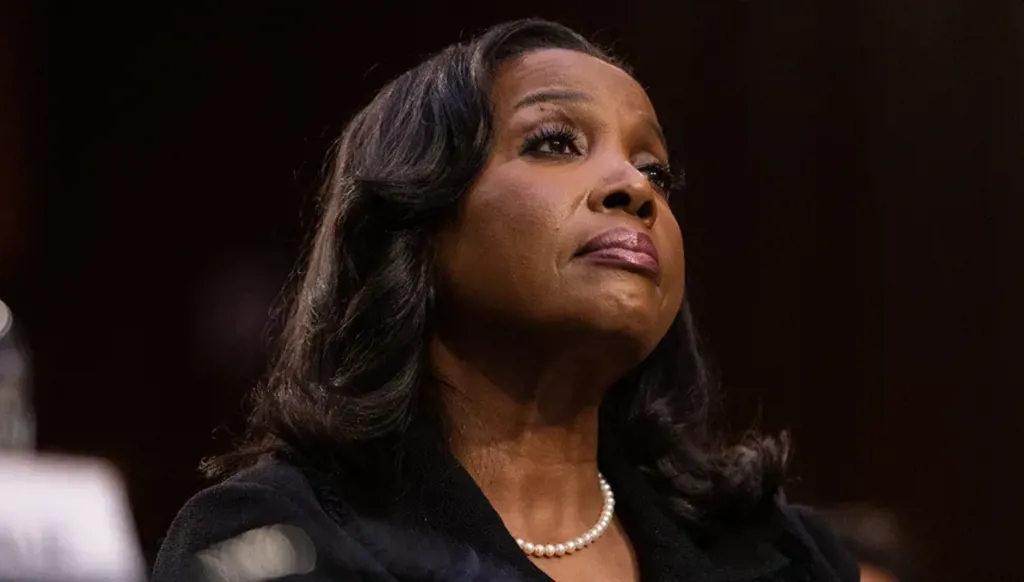 قاضية أميركية تعلّق مؤقتاً إقالة عضوة الاحتياطي الفدرالي ليزا كوك