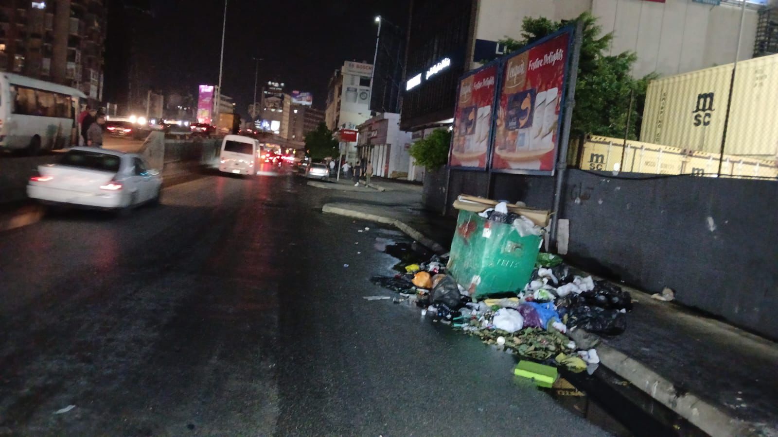 صورة للنفايات (مرفقة بالبيان).