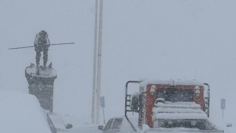 الطقس العاصف يعطل عمليات الانقاذ (فيسبوك)