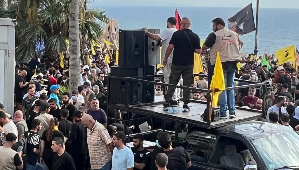 5 عند الخامسة: الأنظار على صخرة الروشة... قاليباف يصعّد "لبنانياً" وخيانات كولدبلاي متبادلة