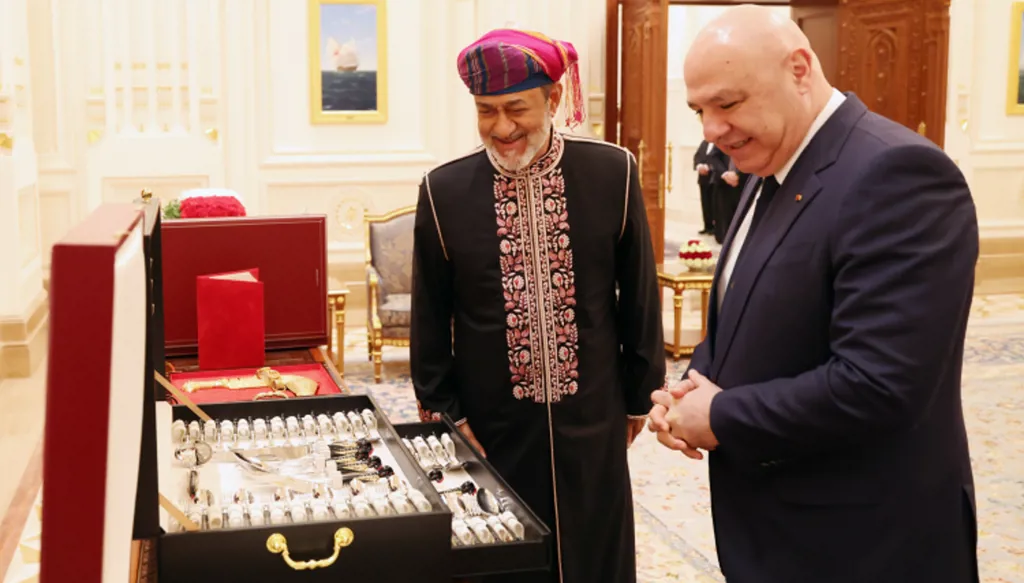 في مسقط... وسام عُمان العسكري للرئيس عون ووسام الأرز للسلطان هيثم