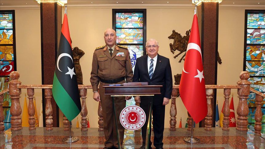 الحداد (يسار) خلال زيارته إلى تركيا (وكالات)