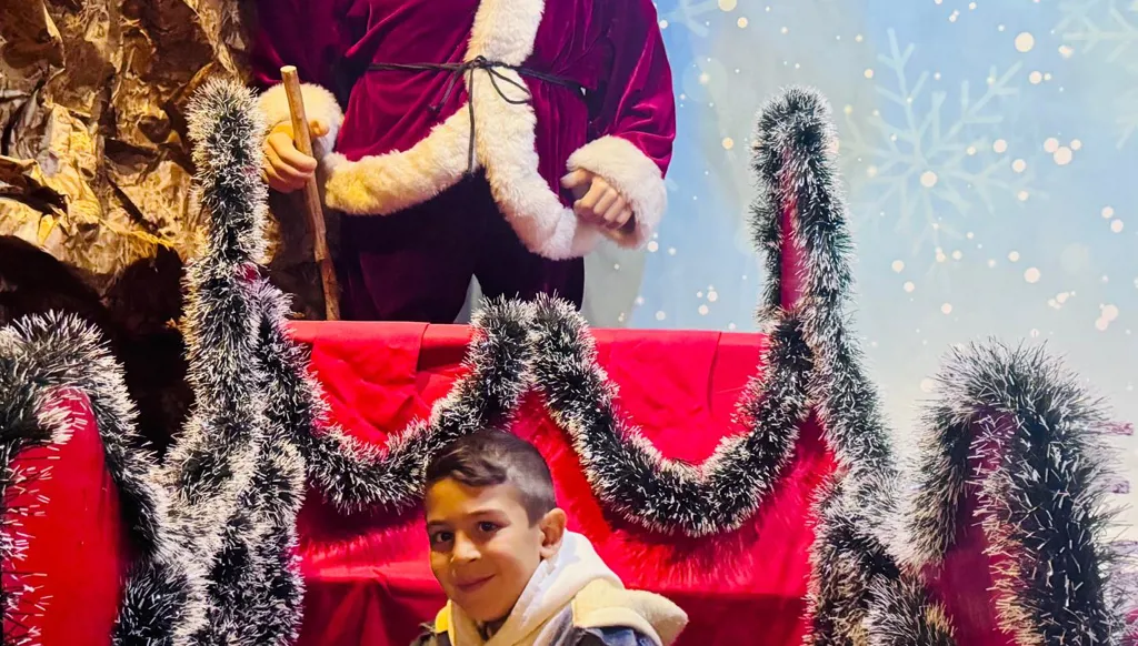 الدويلعة تتجاوز نكبتها بأكبر مغارة ميلادية... رسالة  إيمان تتجاوز الألم