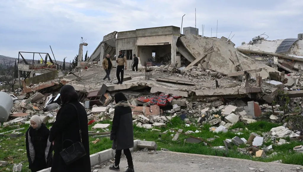 "الصحة" اللبنانية: 15 شهيدا و83 جريحاً حصيلة غير نهائية لاعتداءات إسرائيل في الجنوب