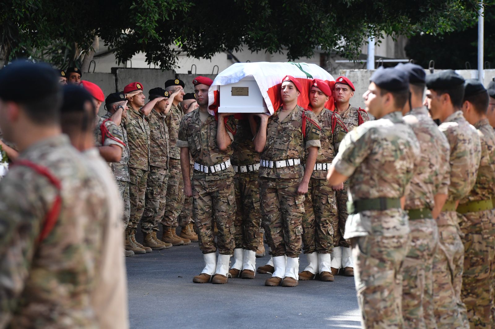 قائد الجيش في تشييع شهيدي الجيش. (حسام شبارو)