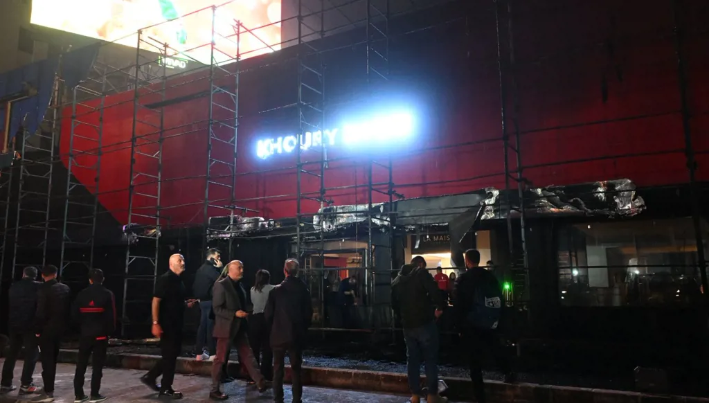 بالفيديو والصور- حريق في "خوري هوم" فرع الدورة