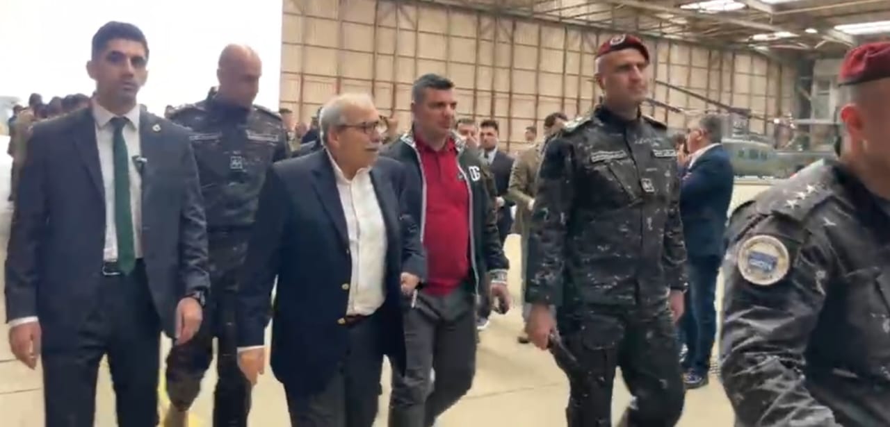 سلام يجول في مطار القليعات