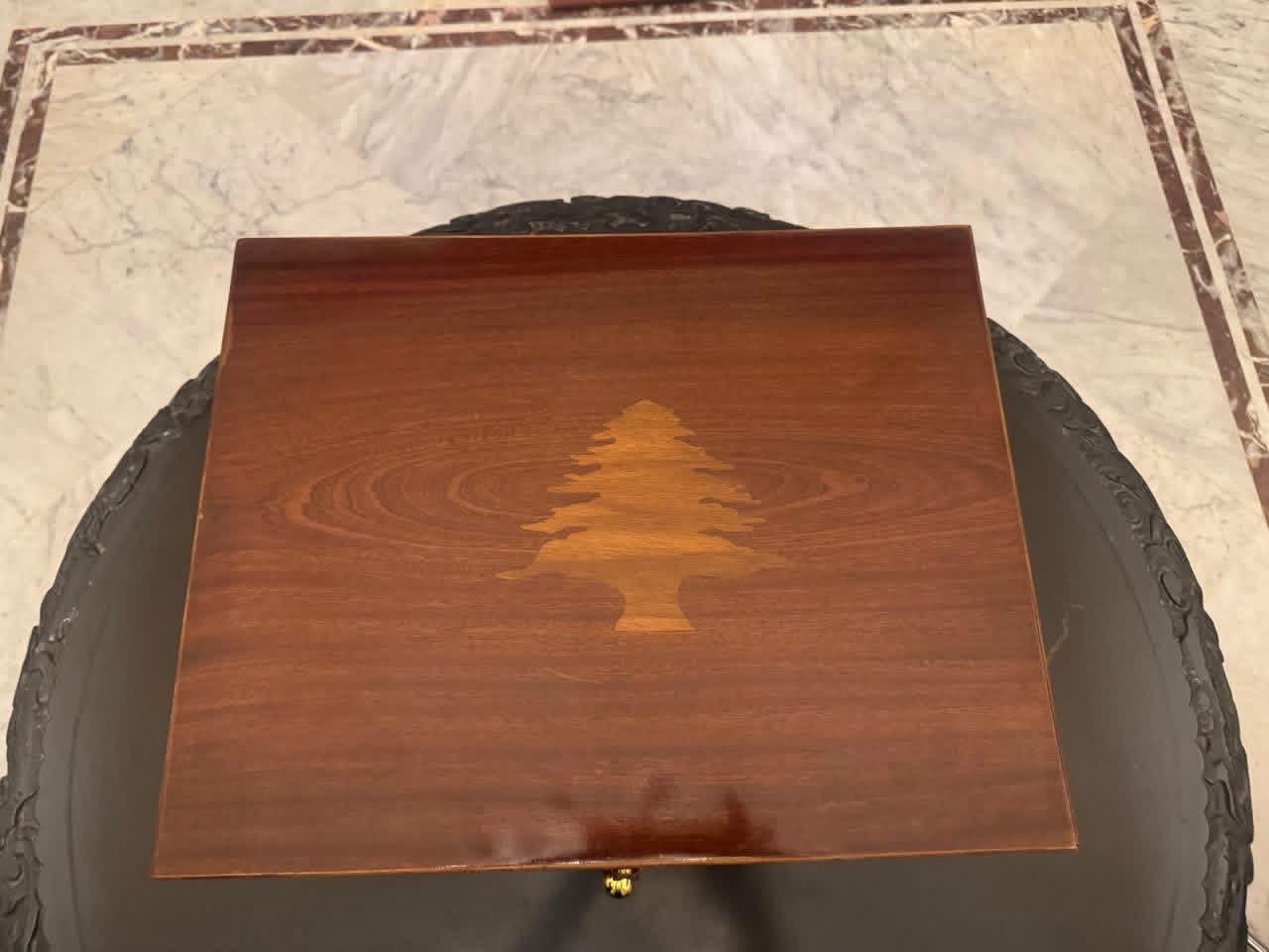 هدية من لبنان (مرفقة بالخبر).
