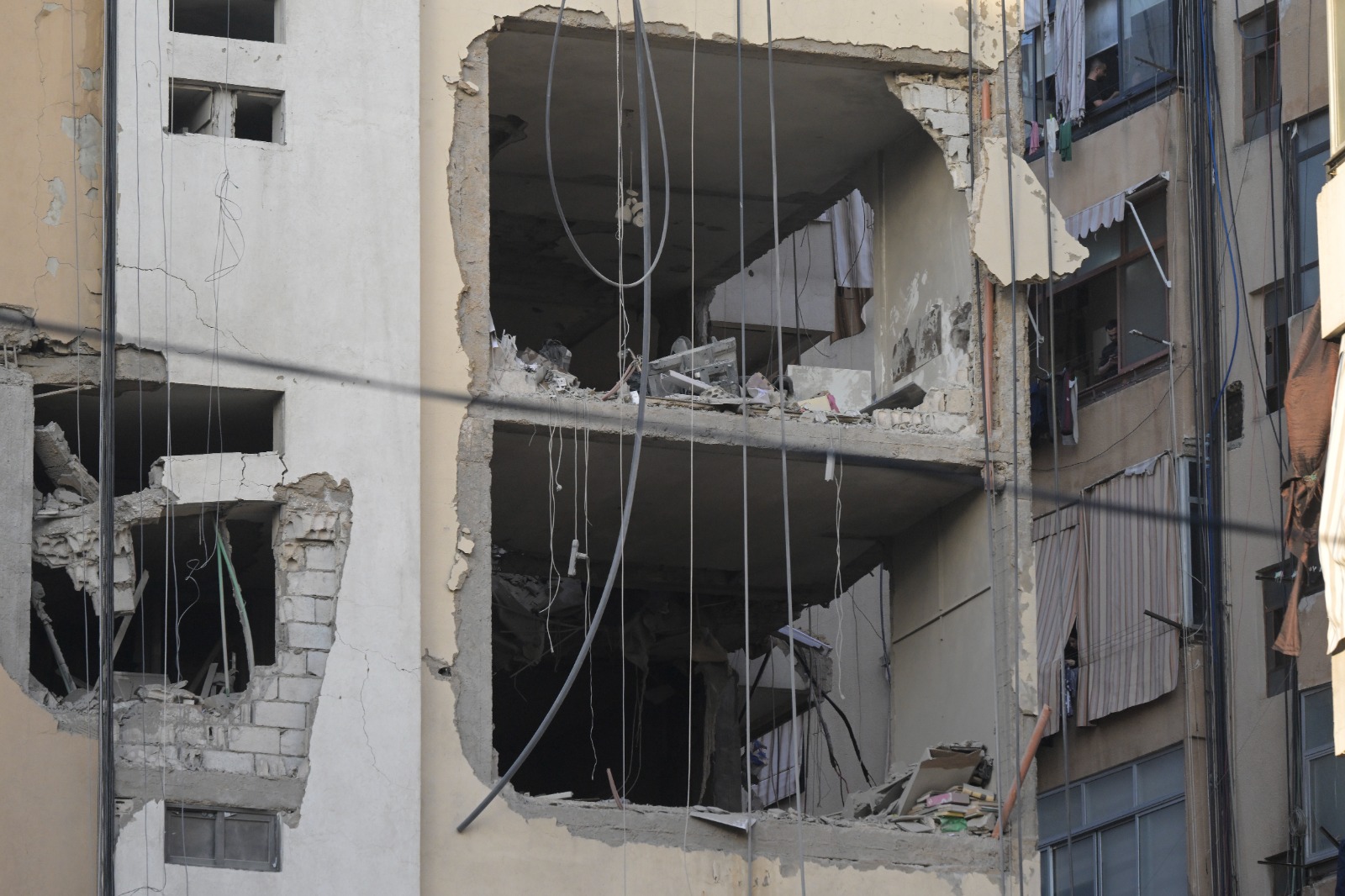 الشقة المستهدفة في الضاحية الجنوبية لبيروت (نبيل اسماعيل).