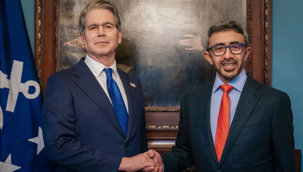 وزير خارجية الإمارات من واشنطن: نحرص على تطوير الشراكة بما يعزز فرص النمو